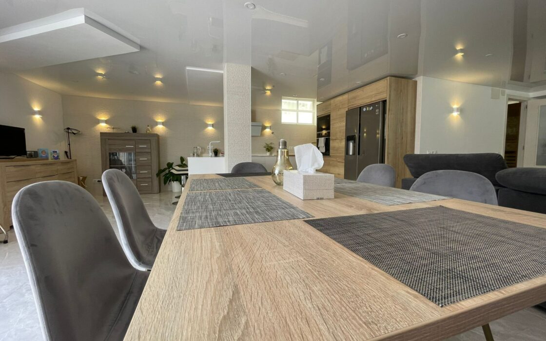 Дом с бассейном в Ориуэла Коста, 3 спальни, 300 кв.м.