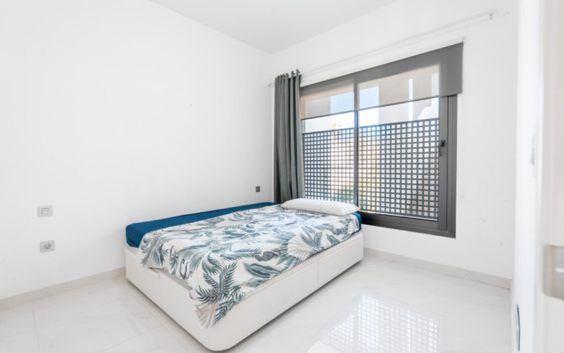 Апартаменты с террасой в Эстепоне 82 кв.м, 3 комнаты