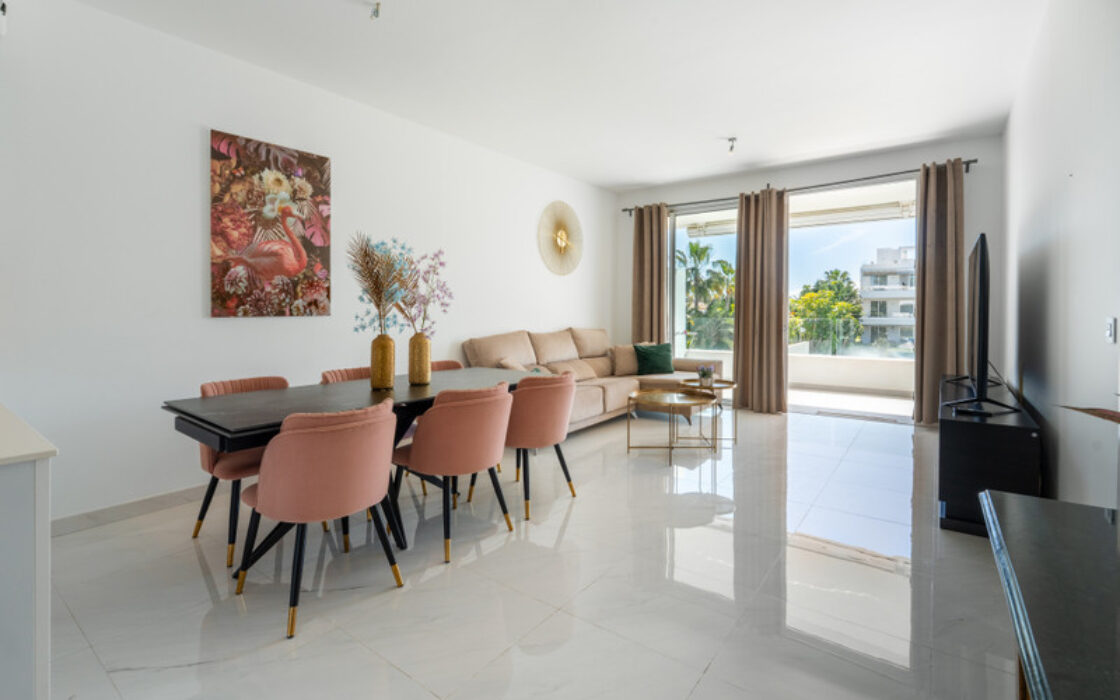 Апартаменты с террасой в Эстепоне 82 кв.м, 3 комнаты