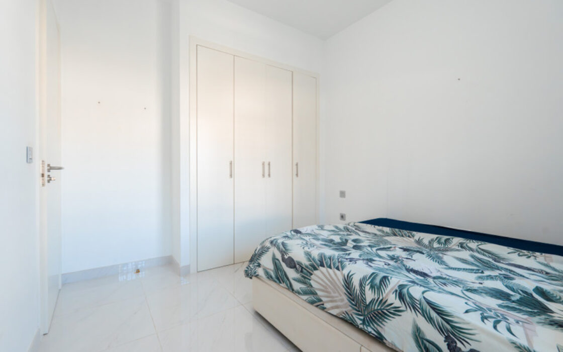 Апартаменты с террасой в Эстепоне 82 кв.м, 3 комнаты