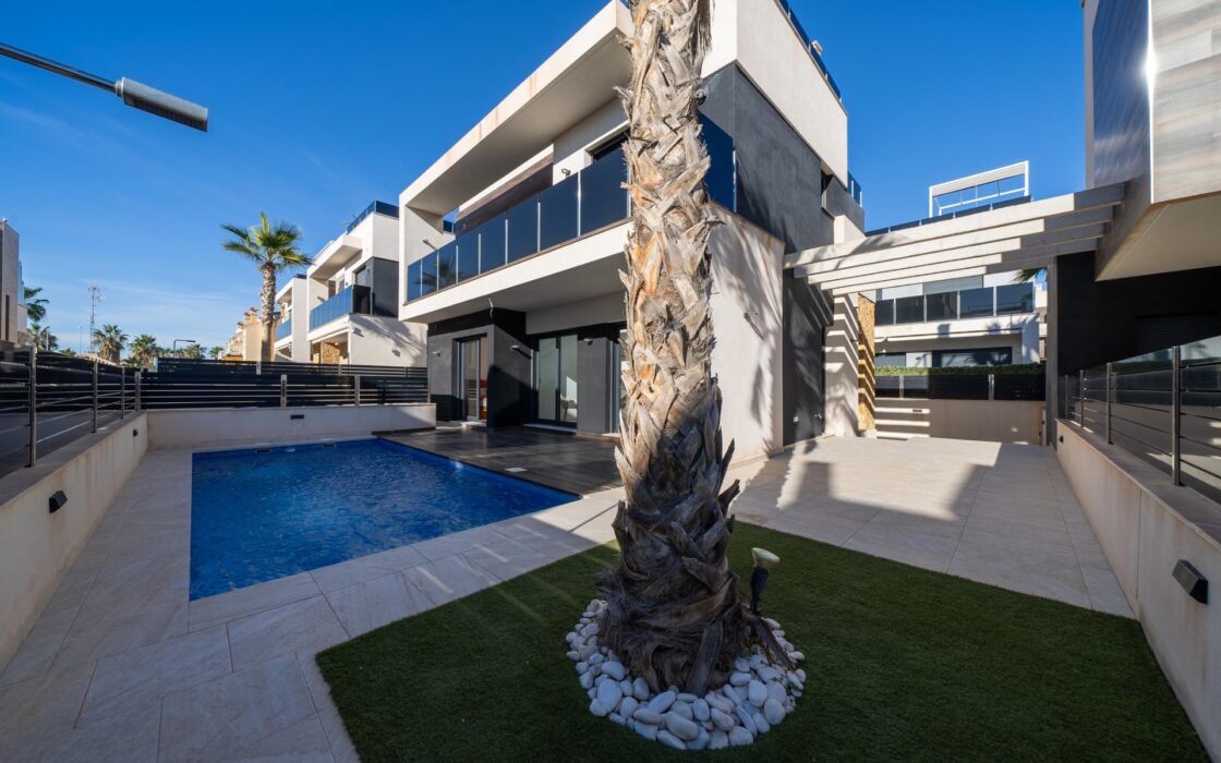 Новий будинок з басейном в Оріуелі, 3 спальні, 187 кв.м