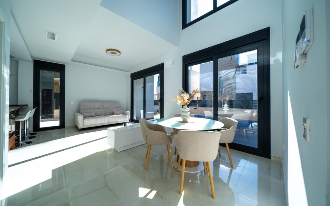 Новий будинок з басейном в Оріуелі, 3 спальні, 187 кв.м