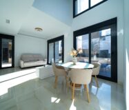 Новий будинок з басейном в Оріуелі, 3 спальні, 187 кв.м