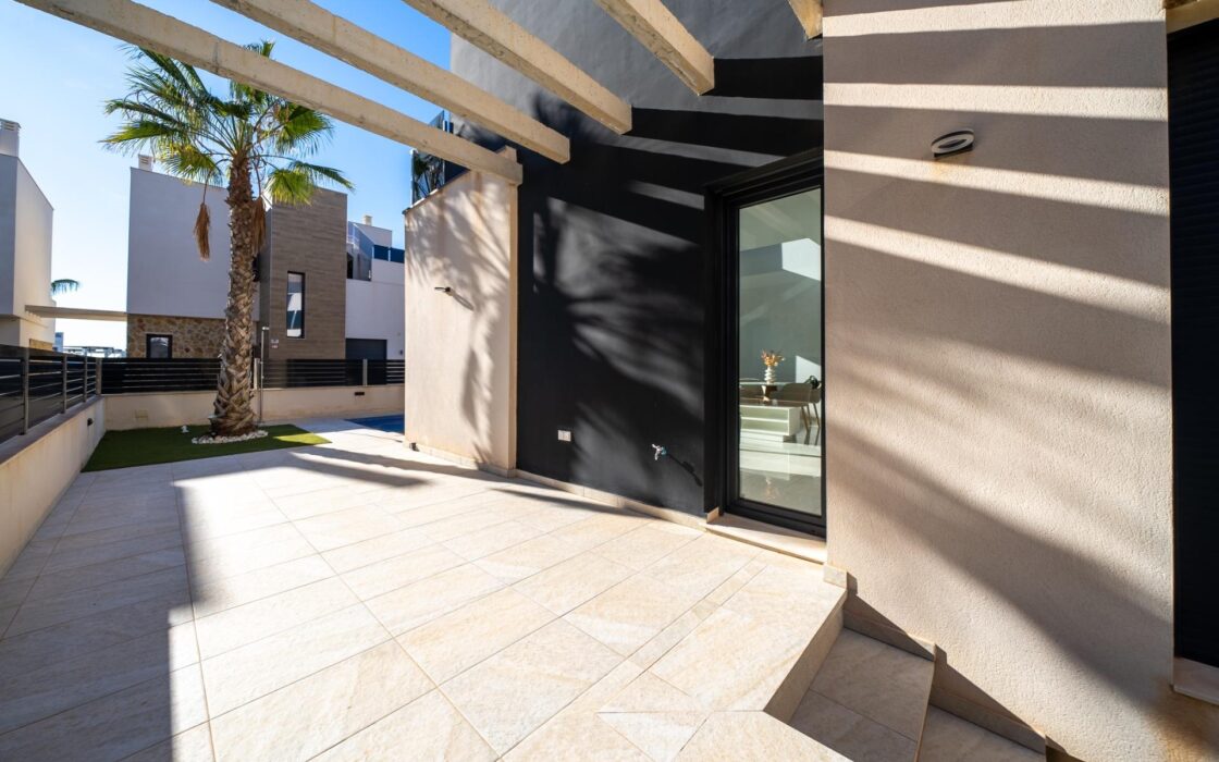 Новий будинок з басейном в Оріуелі, 3 спальні, 187 кв.м