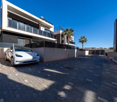 Новий будинок з басейном в Оріуелі, 3 спальні, 187 кв.м