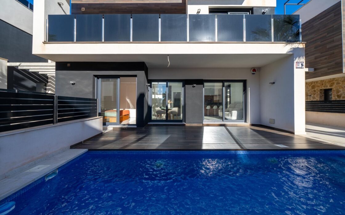 Новий будинок з басейном в Оріуелі, 3 спальні, 187 кв.м