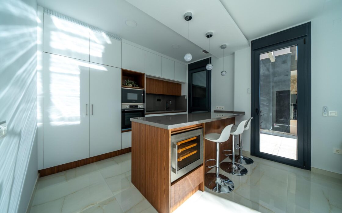 Новий будинок з басейном в Оріуелі, 3 спальні, 187 кв.м