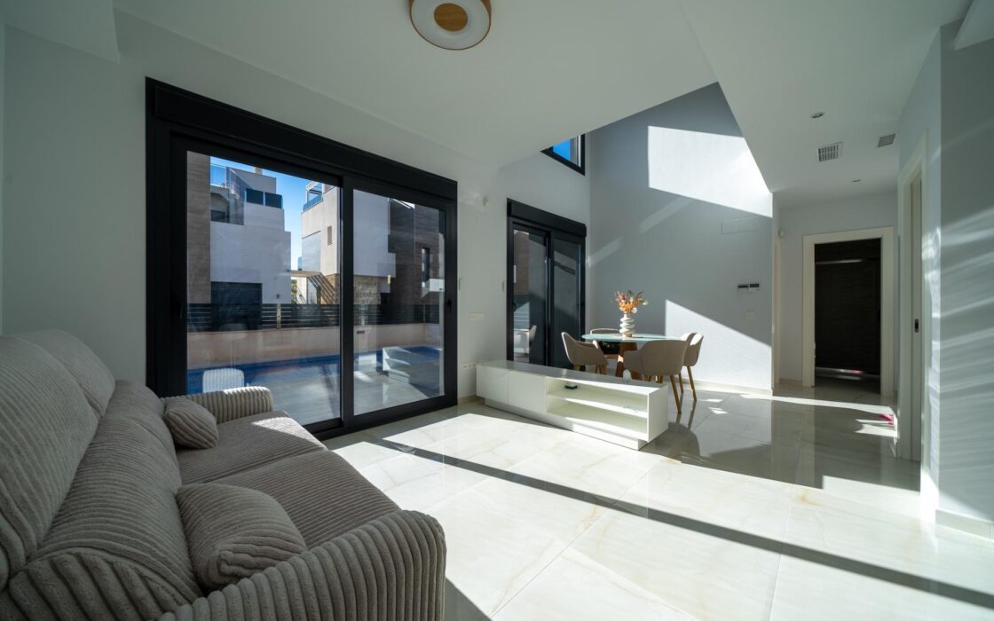 Новий будинок з басейном в Оріуелі, 3 спальні, 187 кв.м