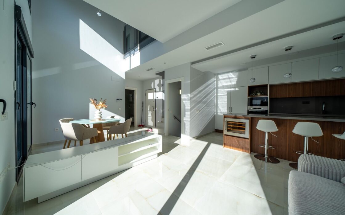 Новий будинок з басейном в Оріуелі, 3 спальні, 187 кв.м