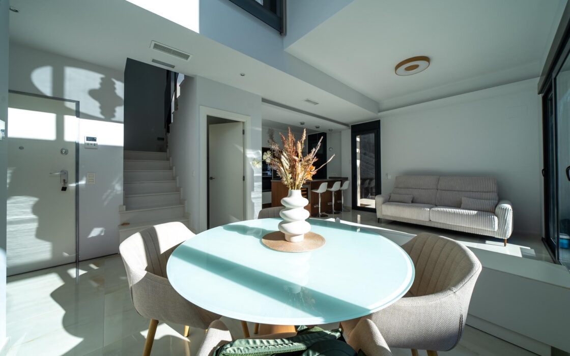 Новий будинок з басейном в Оріуелі, 3 спальні, 187 кв.м