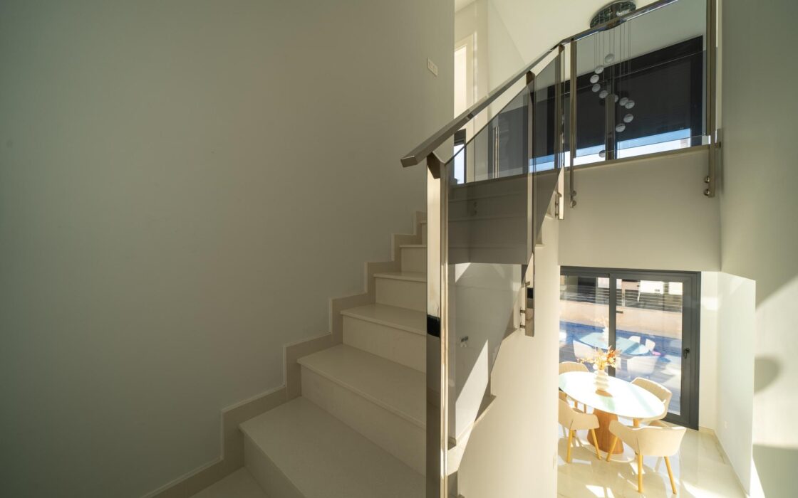 Новий будинок з басейном в Оріуелі, 3 спальні, 187 кв.м