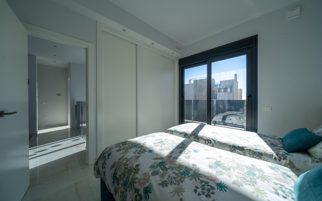 Новий будинок з басейном в Оріуелі, 3 спальні, 187 кв.м