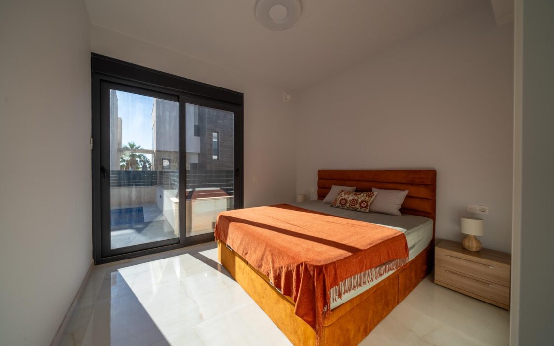 Новий будинок з басейном в Оріуелі, 3 спальні, 187 кв.м