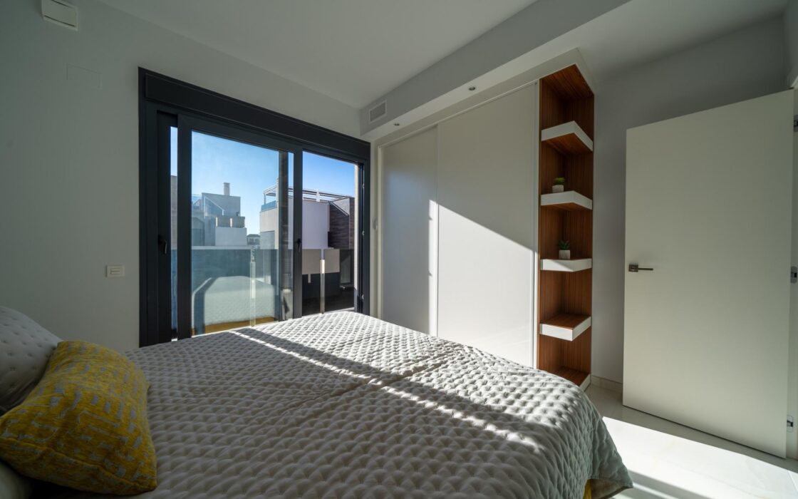 Новий будинок з басейном в Оріуелі, 3 спальні, 187 кв.м