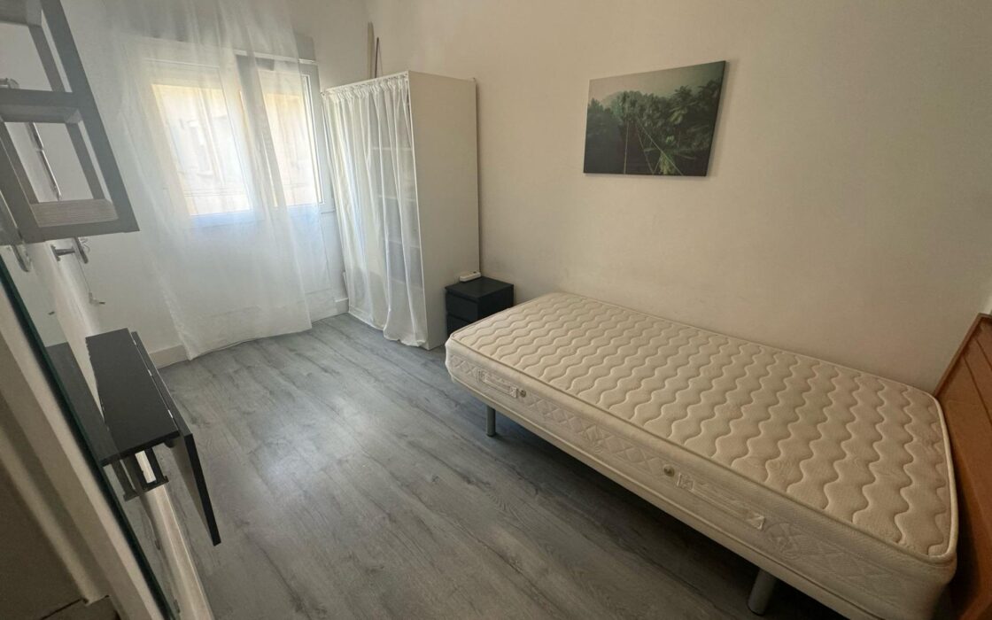 Просторная квартира 3 комнаты в Валенсии рядом с парком