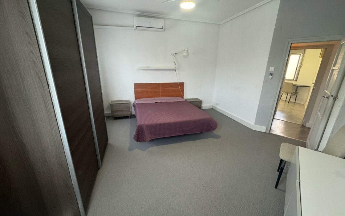 Просторная квартира 3 комнаты в Валенсии рядом с парком