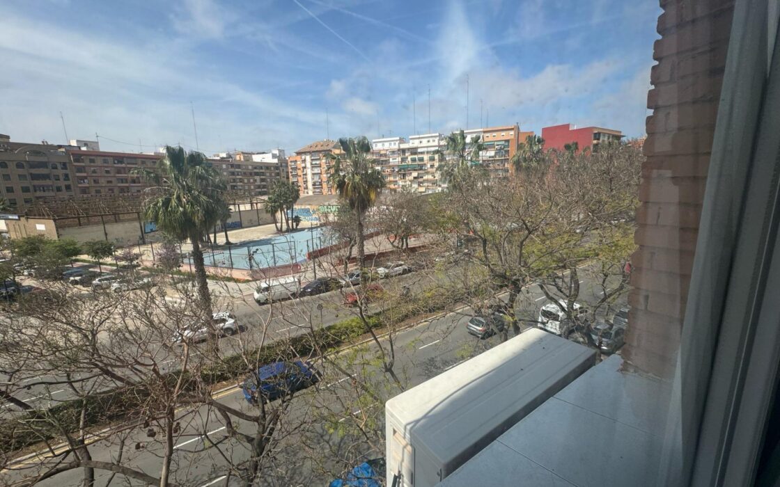 Просторная квартира 3 комнаты в Валенсии рядом с парком