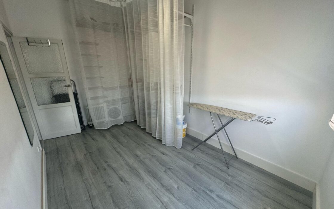 Просторная квартира 3 комнаты в Валенсии рядом с парком