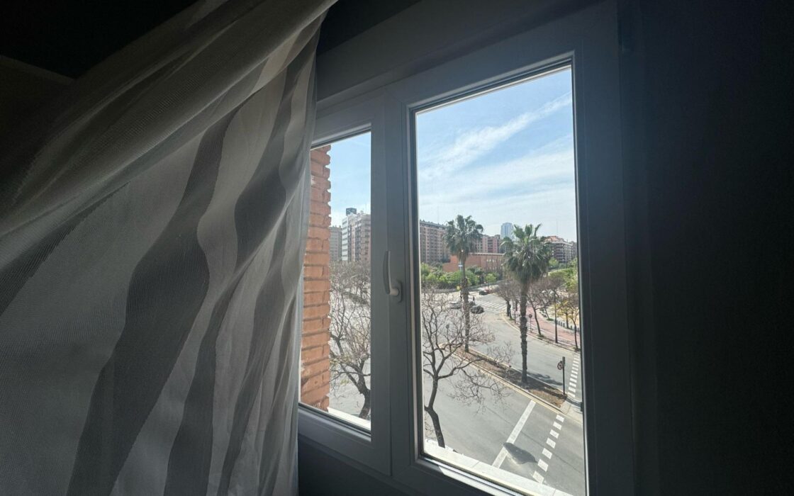 Просторная квартира 3 комнаты в Валенсии рядом с парком