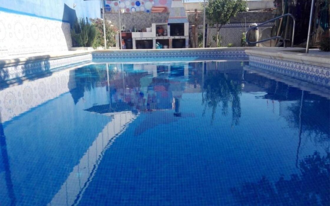 Дом в Ориуэла Коста с террасой и частным бассейном 169 кв.м