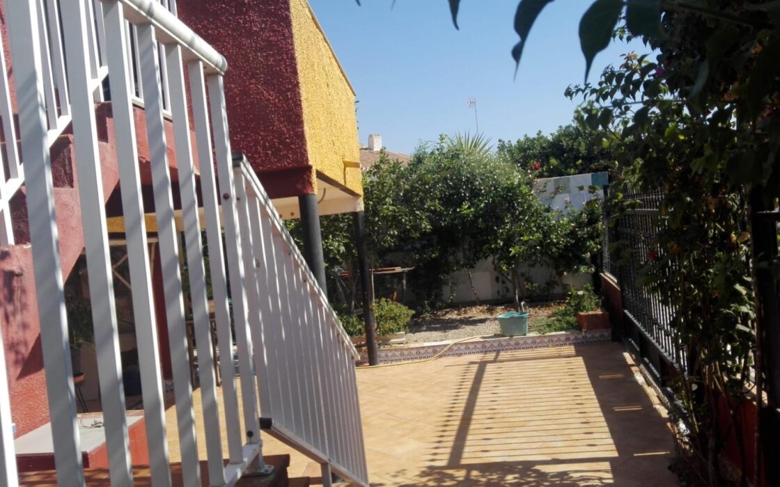 Дом в Ориуэла Коста с террасой и частным бассейном 169 кв.м