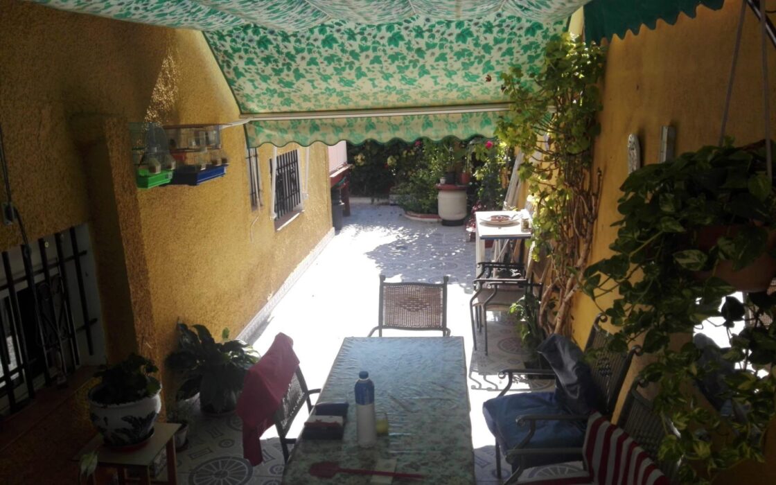 Дом в Ориуэла Коста с террасой и частным бассейном 169 кв.м