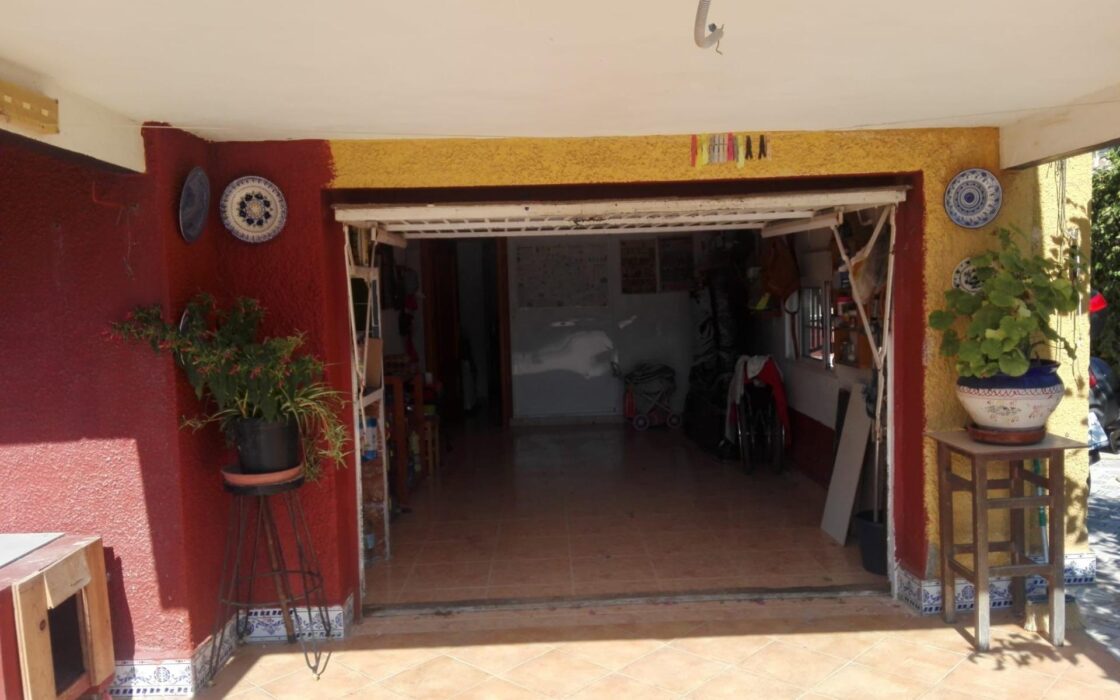 Дом в Ориуэла Коста с террасой и частным бассейном 169 кв.м