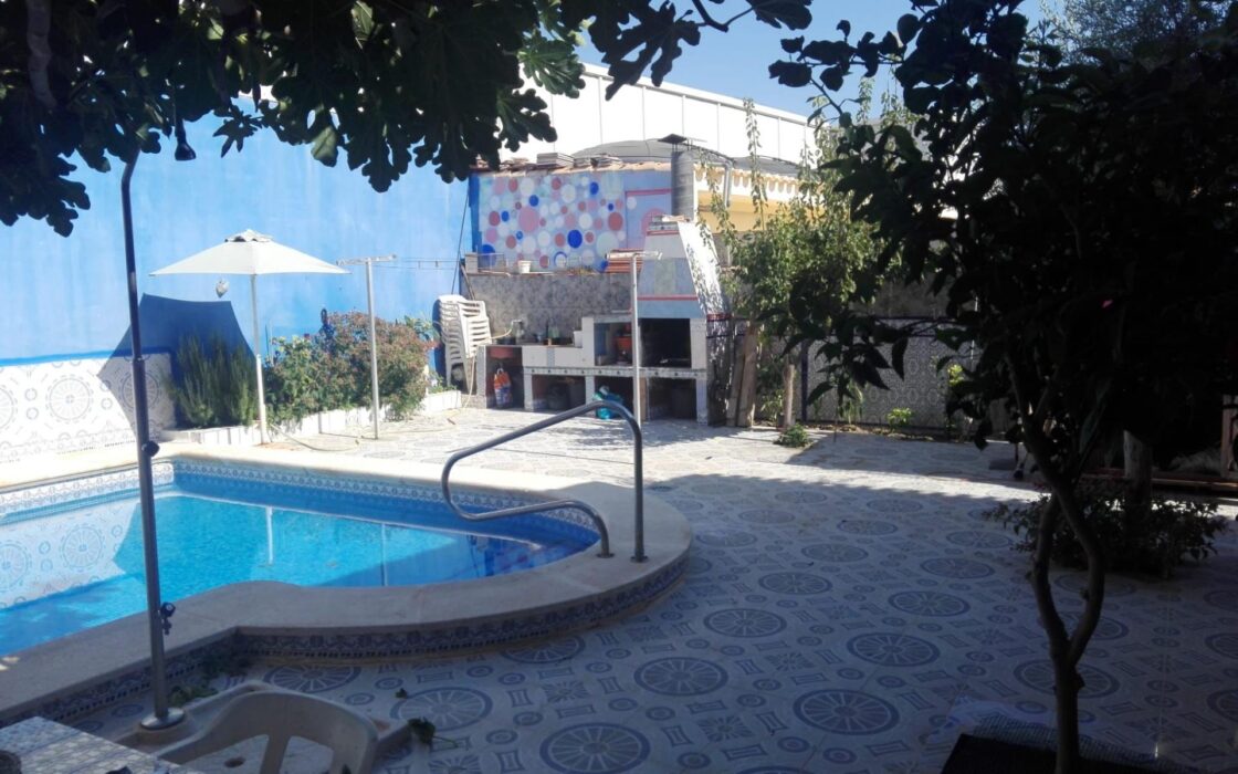 Дом в Ориуэла Коста с террасой и частным бассейном 169 кв.м