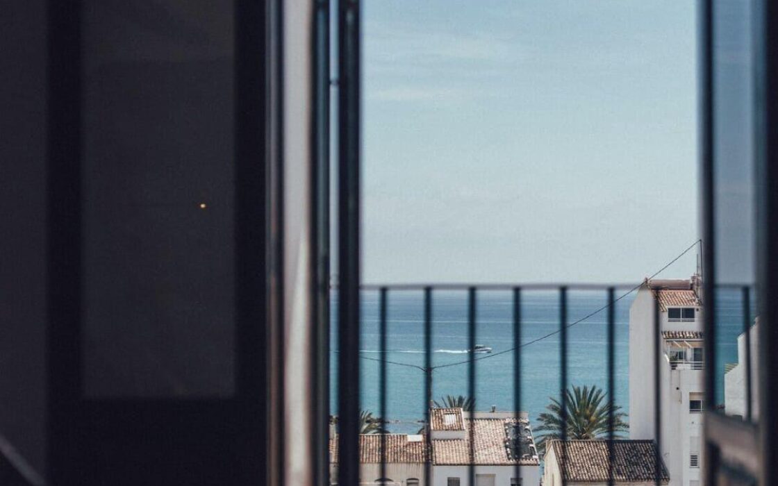 Уютный Дом с Балконом в Альтеа, 95 кв.м, 2 Спальни