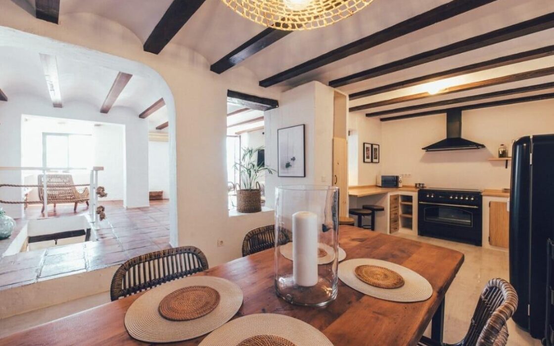 Уютный Дом с Балконом в Альтеа, 95 кв.м, 2 Спальни