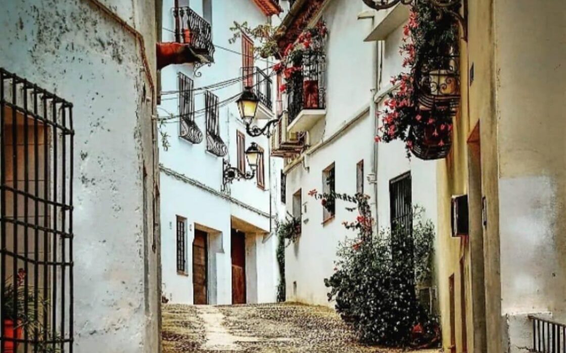 Уютный Дом с Балконом в Альтеа, 95 кв.м, 2 Спальни