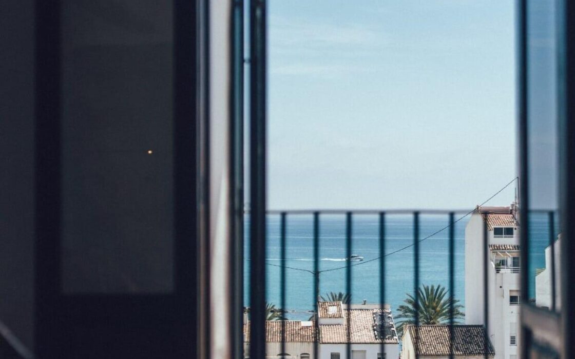 Уютный Дом с Балконом в Альтеа, 95 кв.м, 2 Спальни