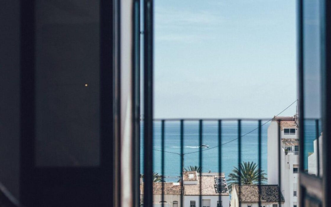 Уютный Дом с Балконом в Альтеа, 95 кв.м, 2 Спальни