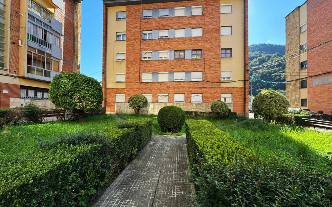 Яркий пентхаус в Коригосе с панорамным видом на горы