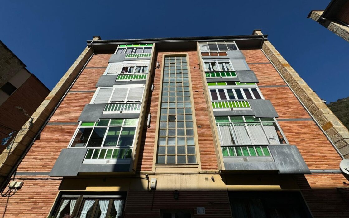 Яркий пентхаус в Коригосе с панорамным видом на горы