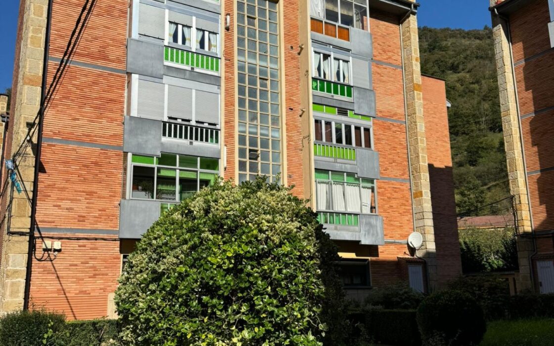 Яркий пентхаус в Коригосе с панорамным видом на горы