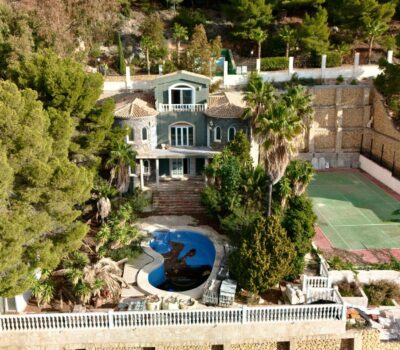 Розкішний будинок з терасою та басейном в Альтеа 605 кв.м