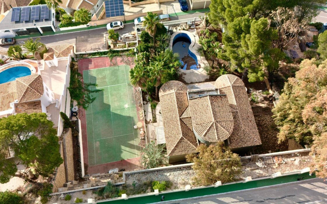 Роскошный дом с террасой и бассейном в Альтеа 605 кв.м