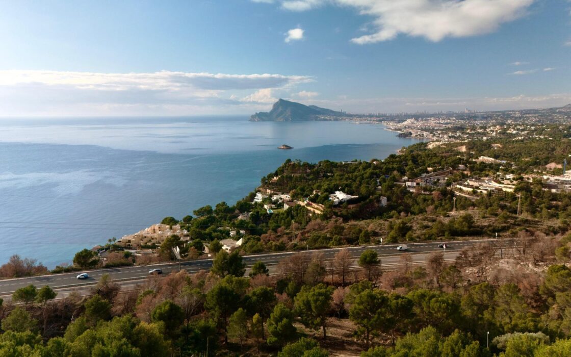 Роскошный дом с террасой и бассейном в Альтеа 605 кв.м