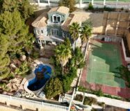 Роскошный дом с террасой и бассейном в Альтеа 605 кв.м