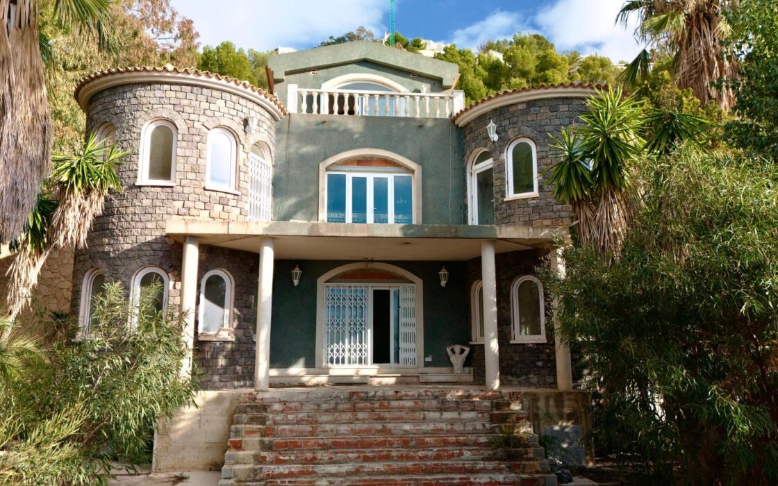 Роскошный дом с террасой и бассейном в Альтеа 605 кв.м