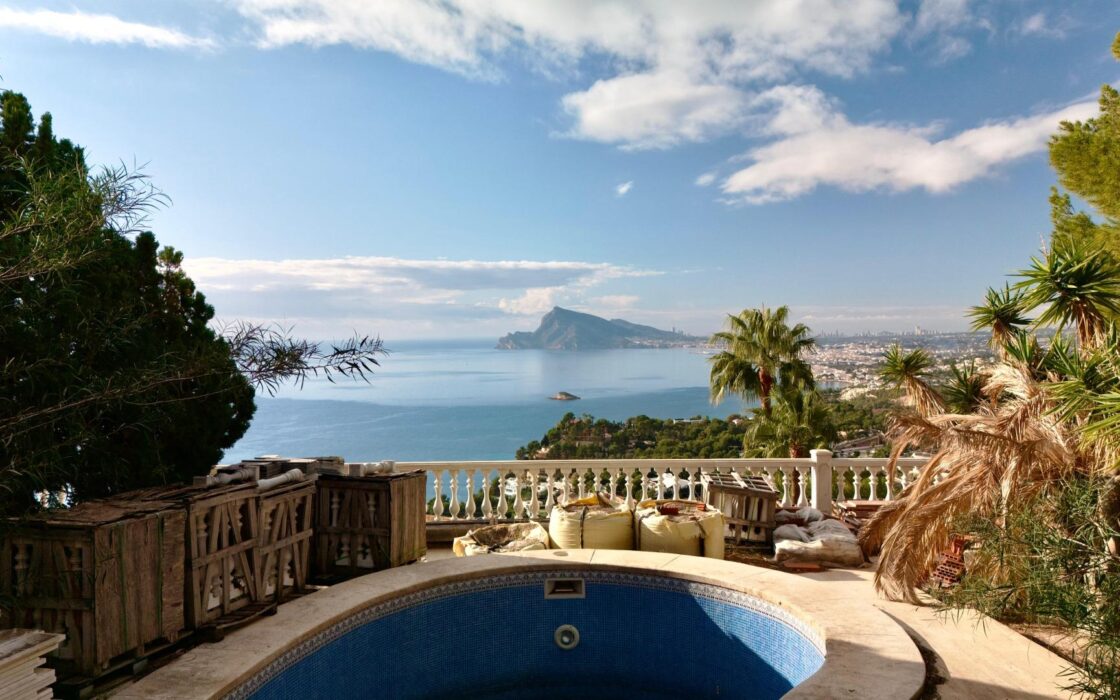 Роскошный дом с террасой и бассейном в Альтеа 605 кв.м