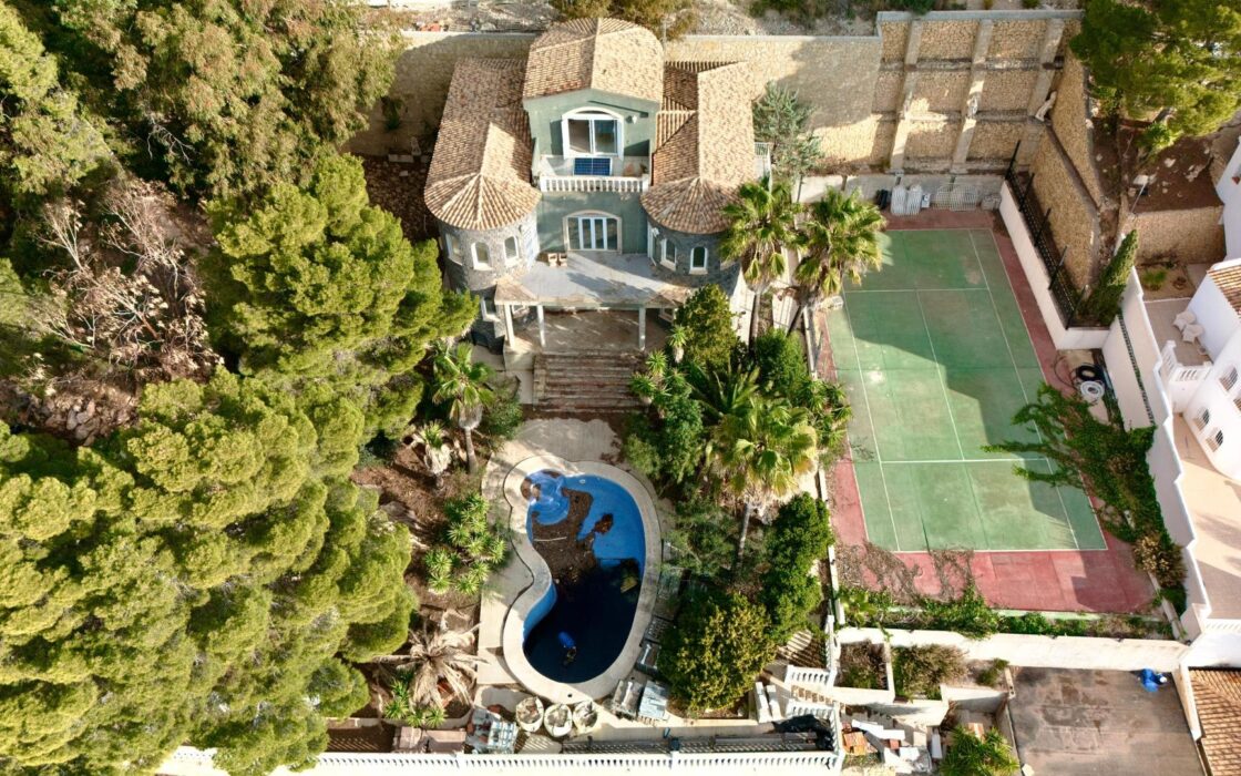 Роскошный дом с террасой и бассейном в Альтеа 605 кв.м