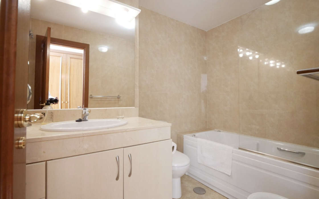 Двухкомнатная квартира в Малаге с видом на море 87 кв.м