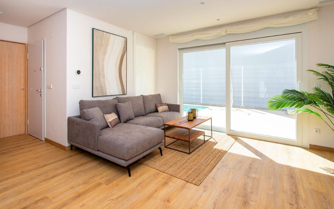 Шале в Хондон-де-лас-Ньевес с террасой и бассейном 228 кв.м