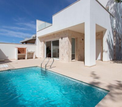 Шале в Хондон-де-лас-Ньевес с террасой и бассейном 228 кв.м