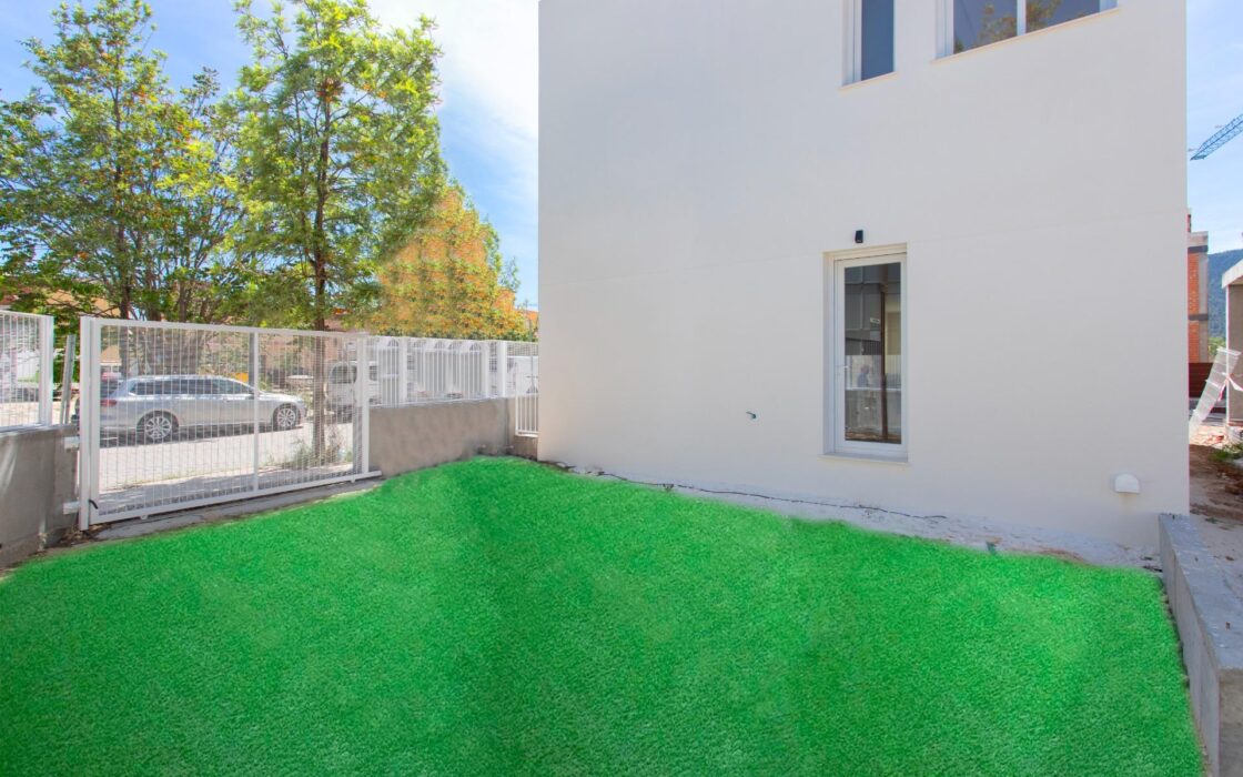 Шале в Хондон-де-лас-Ньевес с террасой и бассейном 228 кв.м