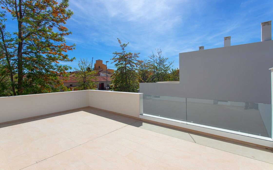 Шале в Хондон-де-лас-Ньевес с террасой и бассейном 228 кв.м