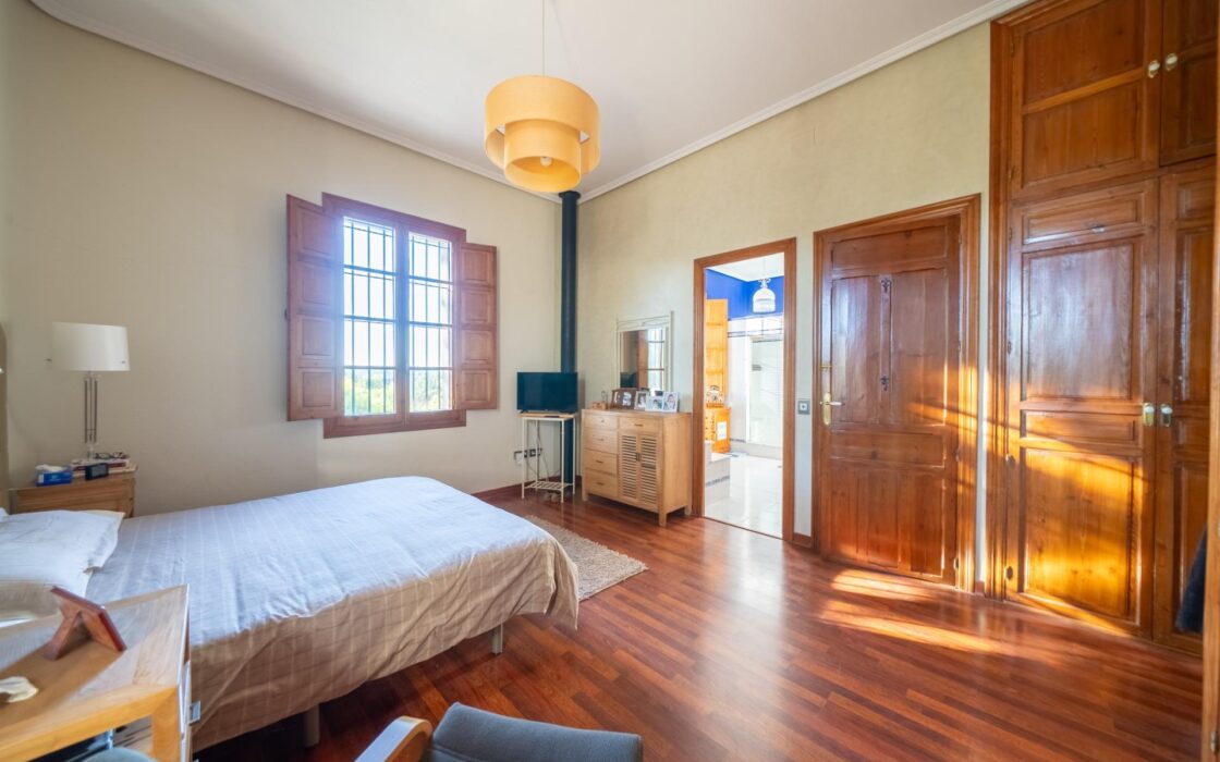 Іспанське помістя з терасою в Мучамьеле 1350 кв.м