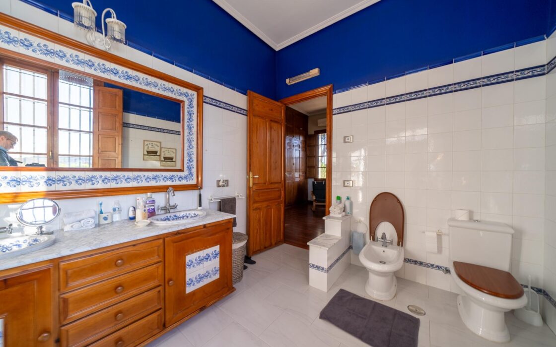 Іспанське помістя з терасою в Мучамьеле 1350 кв.м